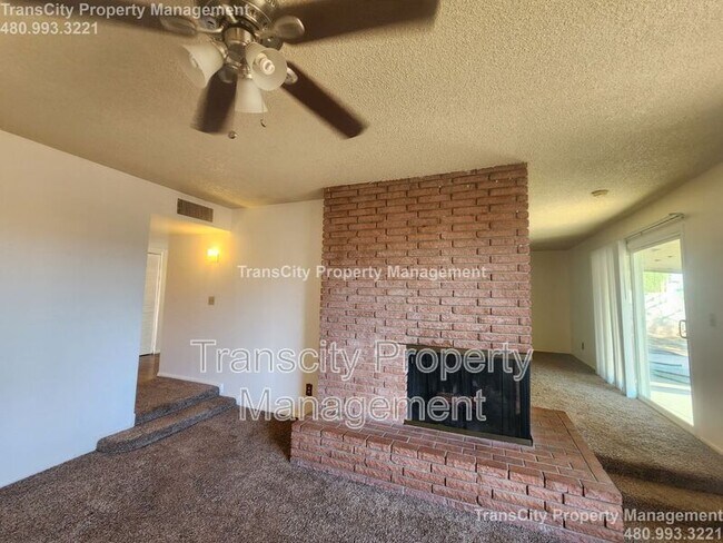 Building Photo - 128 E Ellis Dr