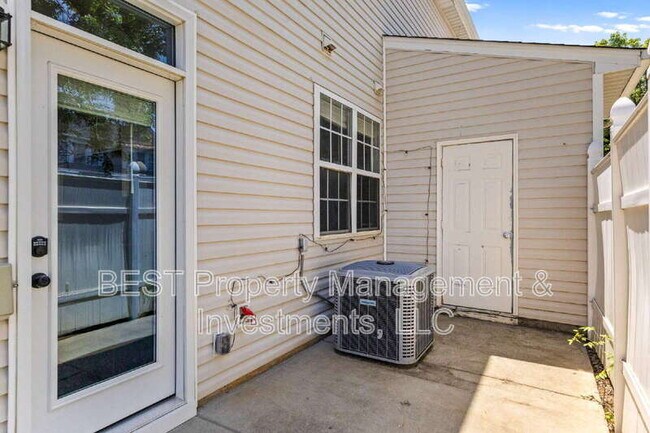 Building Photo - 8130 Kings Creek Dr