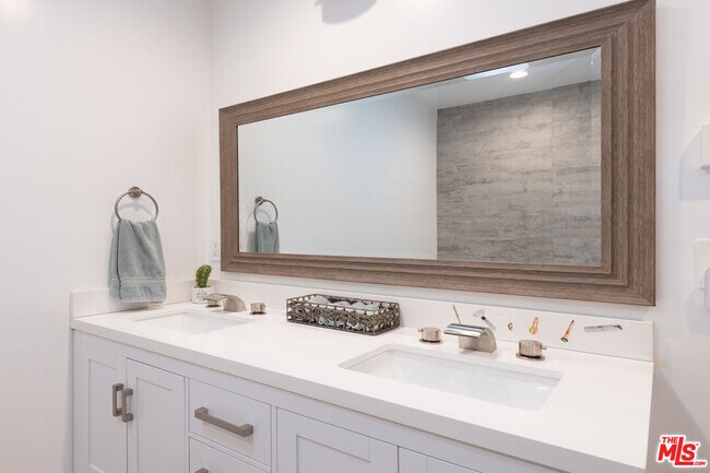Building Photo - 4629 Cerro Verde Pl
