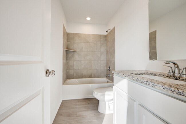 Building Photo - 2011 Delphine Dr