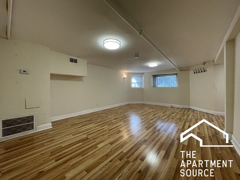 Building Photo - 2501 N Kimball Ave