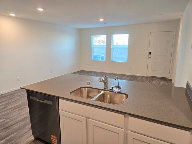 Building Photo - Kalea Trails Gated Cosmos Garden