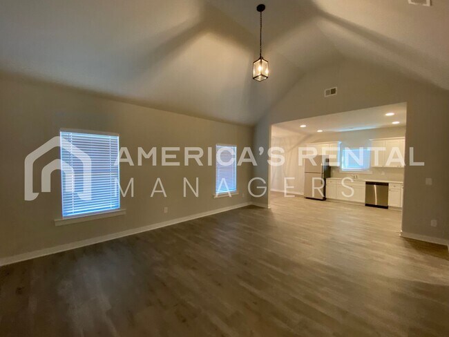 Building Photo - Home for Rent in Thorsby! Available NOW!!