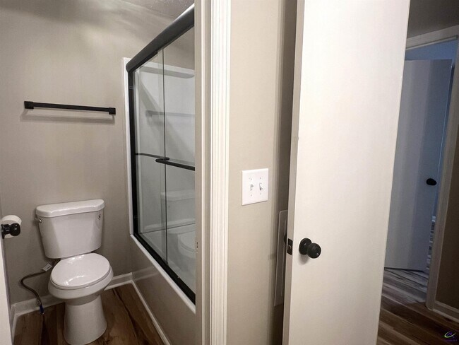 Building Photo - 221 Jefferson Cir