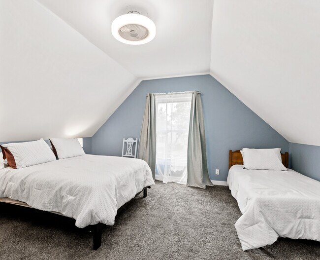 Largest bedroom with a queen bed and twin bed - 1110 W Grand Ave
