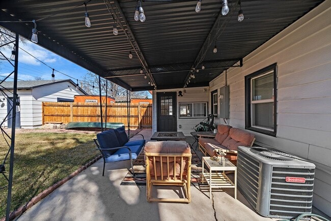 Building Photo - Charming 3 Bedroom Home Near Sloan's Lake