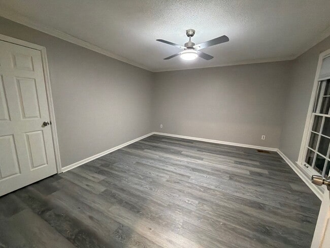 Building Photo - 4019 Piedmont Dr SE