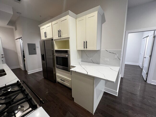 Building Photo - 4819 Main St