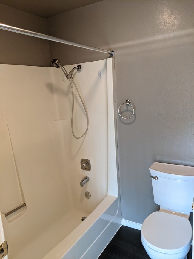 Building Photo - Beautiful 4-Bedroom, 2-Bath Plus Office In...