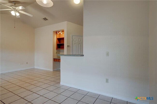 Building Photo - 412 Burleson St