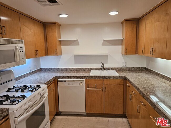 Building Photo - 1617 Broadway