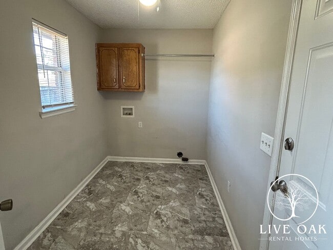 Building Photo - 135 Kenny Dr