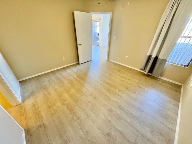 Building Photo - BEAUTIFUL 2 BEDROOM 2 BATHROOM 2ND STORY C...