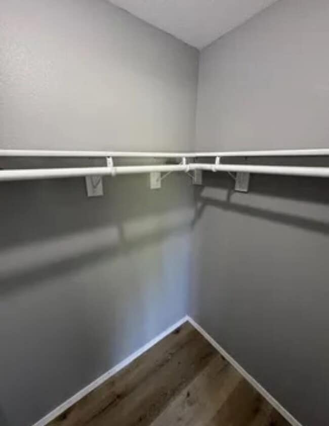 Building Photo - 5 bed/3 bath house