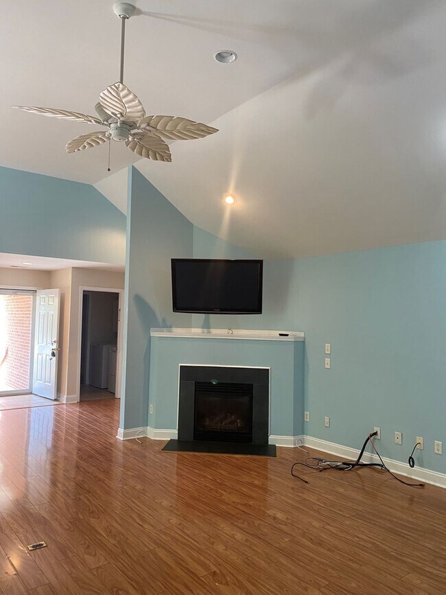 Building Photo - 4 bedroom/3 bathroom in Cypress Island community, minutes from Carolina Beach!