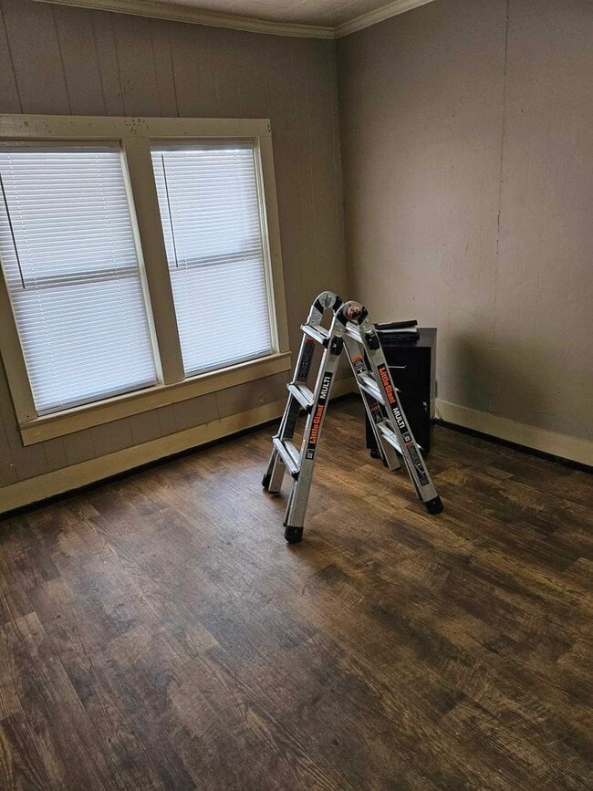 Building Photo - Rent Ready!
