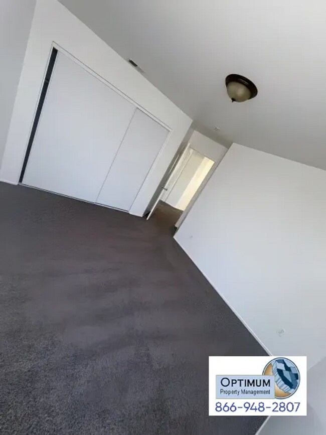 Building Photo - Beautiful 5 Bedroom, 3 Bathroom Two-Story Home with Loft & Spacious Backyard