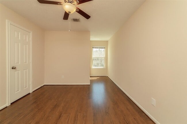 Building Photo - 1727 Park Forest Dr