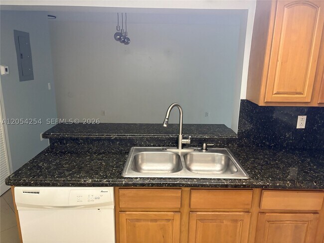 Building Photo - 9711 Fontainebleau Blvd