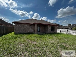 Building Photo - 6654 Pino Azul Dr