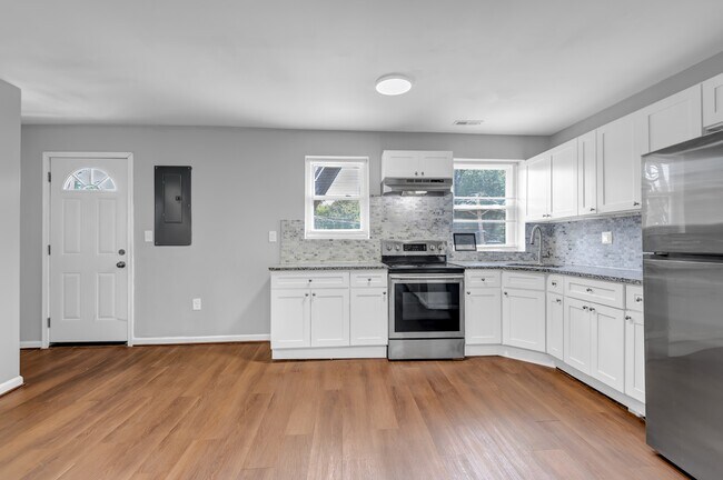 Building Photo - 2103 Chelsea Terrace