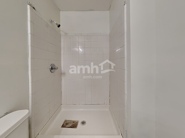 Building Photo - 4238 Zephyrhills Dr