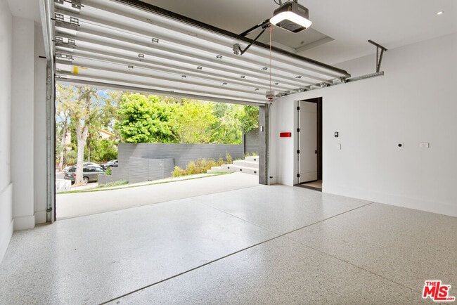 Building Photo - 1030 Centinela Ave