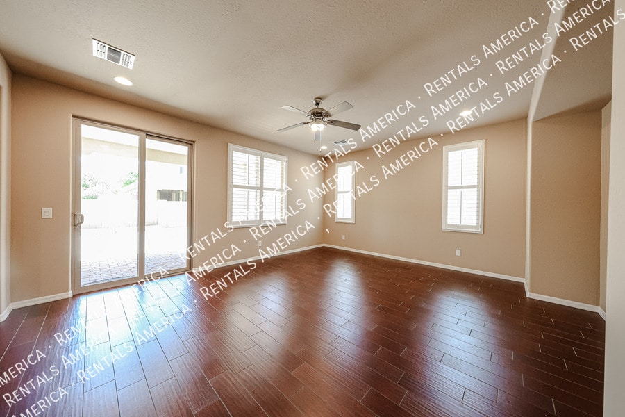 Building Photo - 3575 S Jasmine Dr