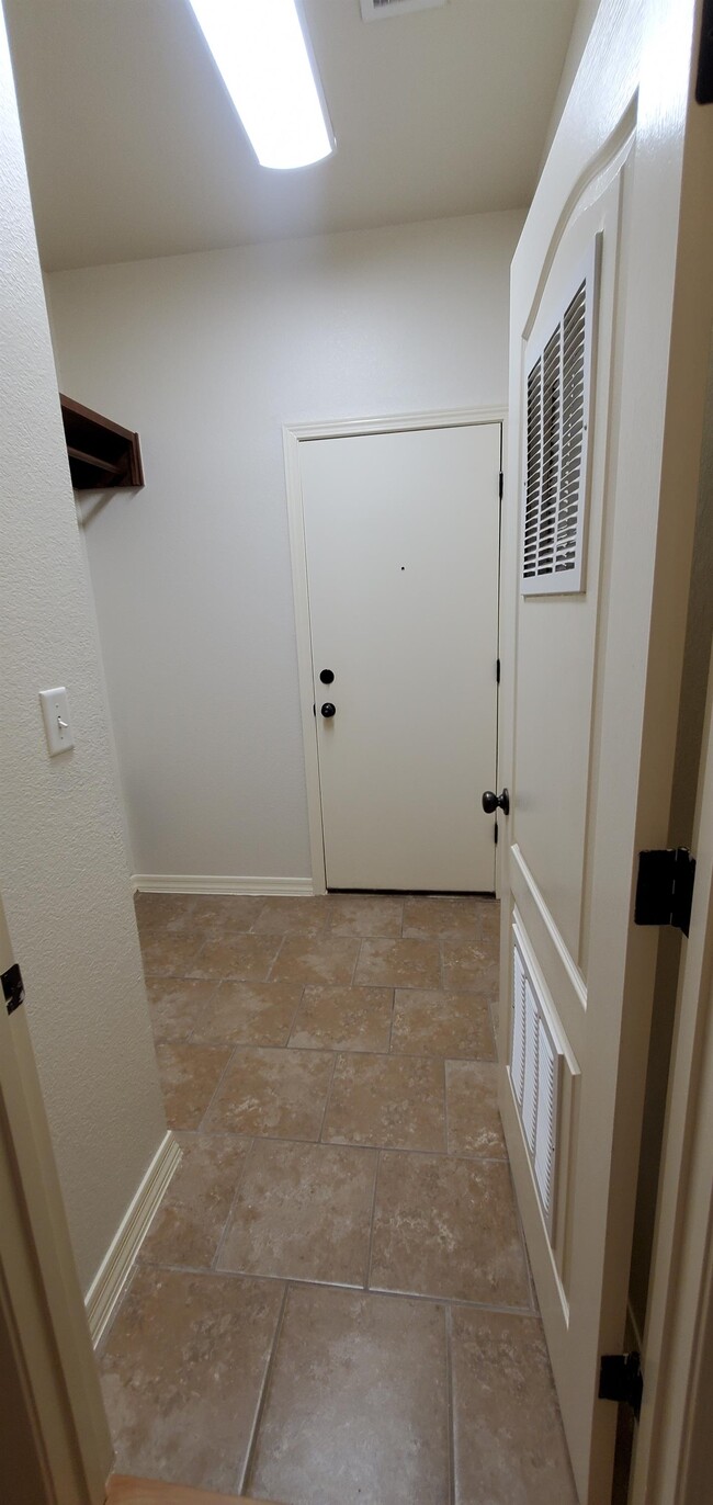 Building Photo - 14345 Apache Point Dr