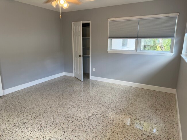 Building Photo - 602 8th St