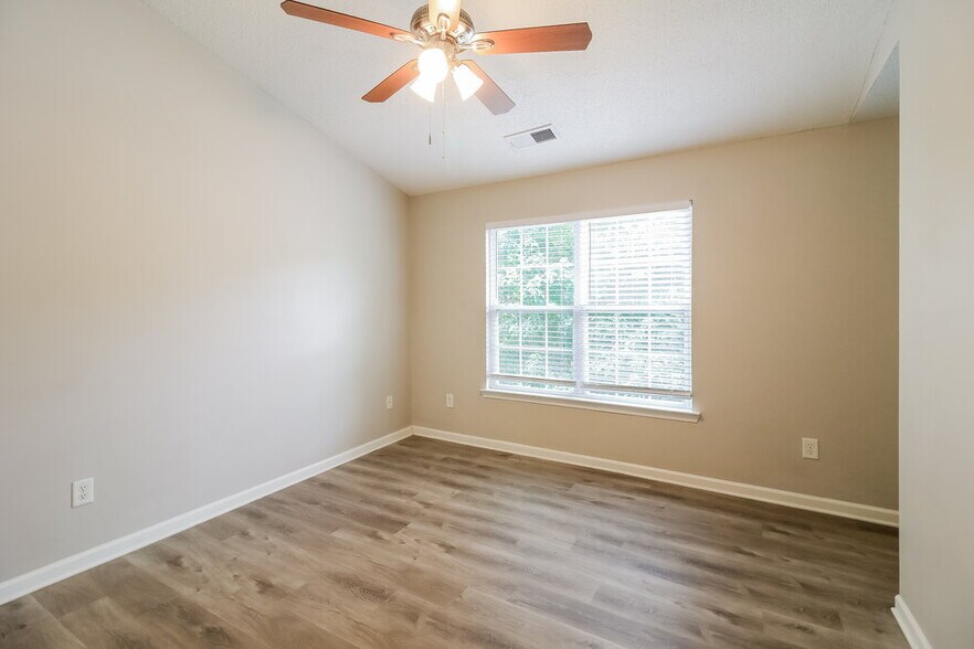 Building Photo - 229 Lossie Ln