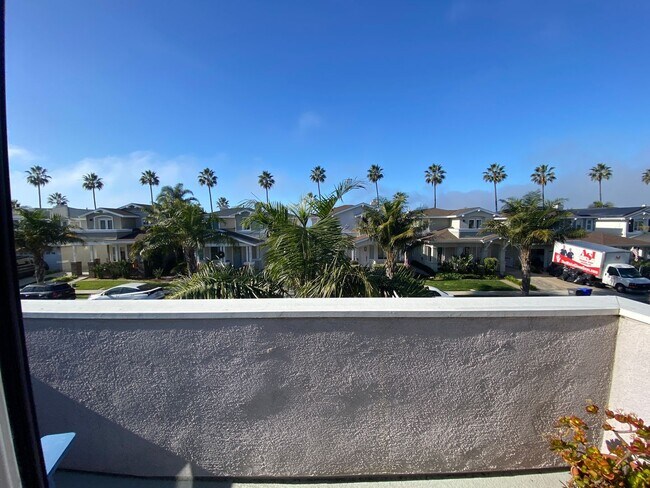 Building Photo - Beautiful 4 Bd/2.5bth within the Poinsettia Cove Community!
