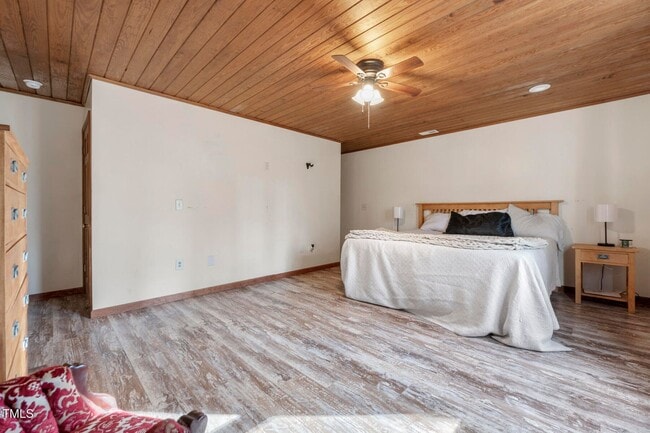 Building Photo - Mini Farm on 2 acres