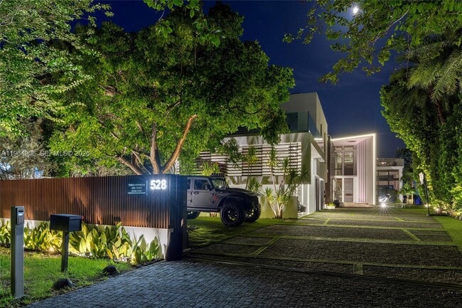 Building Photo - 528 Lakeview Ct