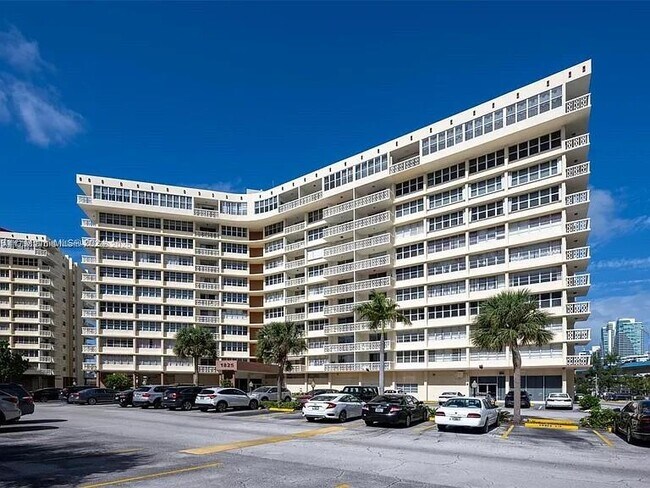 Building Photo - 1825 S Ocean Dr