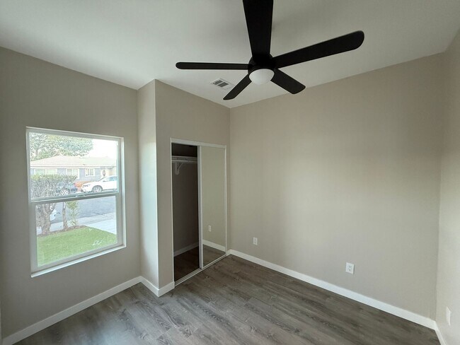 Building Photo - 5176-5178 Ewing St.