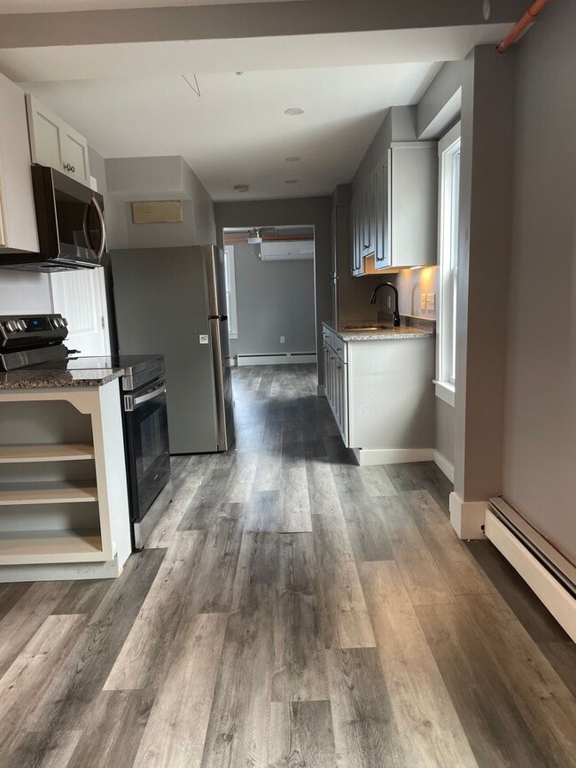 Building Photo - 1 Bedroom Available - Updated and Great Location!