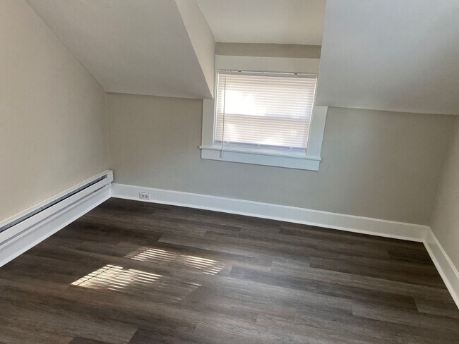 Building Photo - Freshly Renovated 2BR Duplex in the Heart of Portsmouth!
