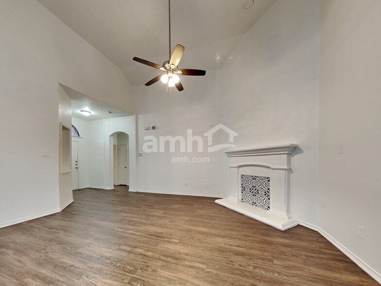 Building Photo - 3817 Old Richwood Ln