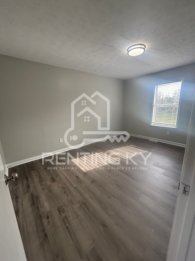 Building Photo - 2 Bedroom, 1.5 Bath Updated Townhome in th...