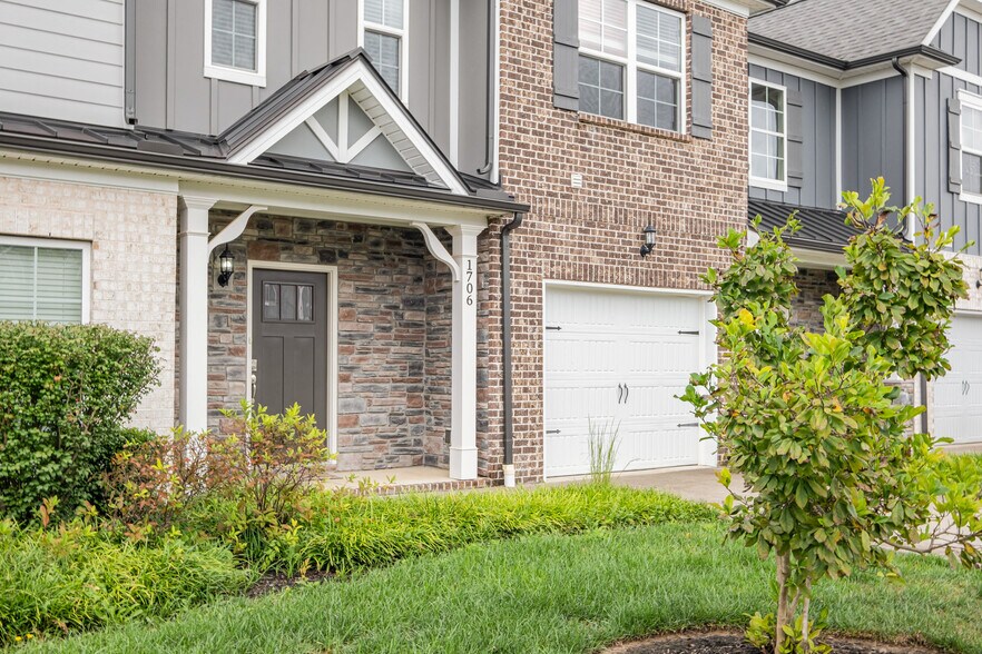 Building Photo - 1706 Lone Jack Ln