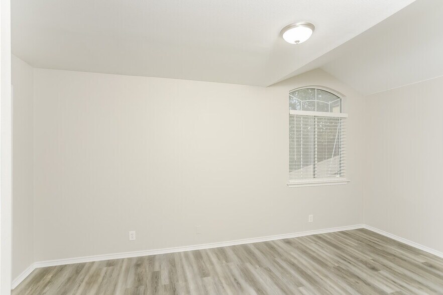 Building Photo - 121 Yeager Cir