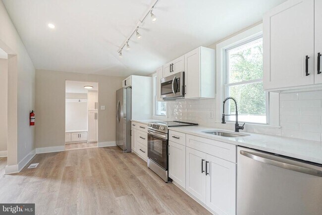 Building Photo - 602 Hurffville - Cross Keys Rd