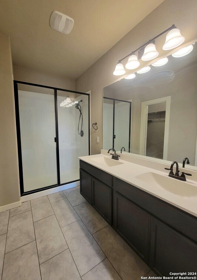 Building Photo - 2251 Avery Village