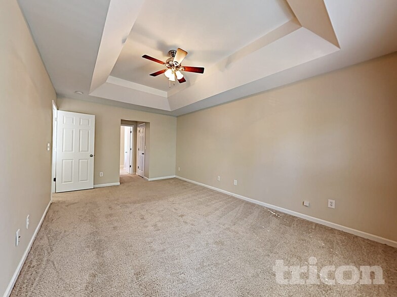 Building Photo - 5415 Kiev Dr