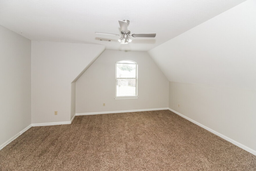 Building Photo - 450 Green Willow Cove