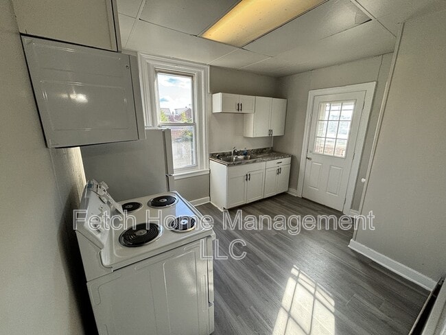 Building Photo - 818 Church St