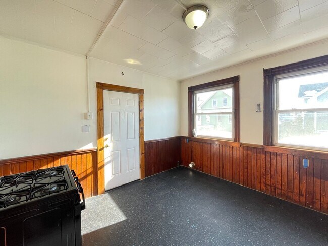 Building Photo - 457 Beech St