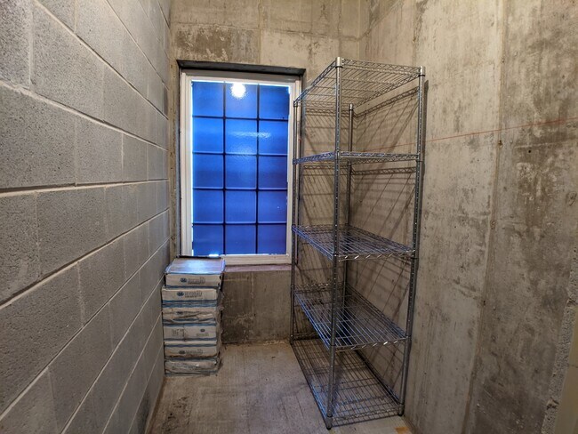 Building Photo - 440 W Mahogany Ct