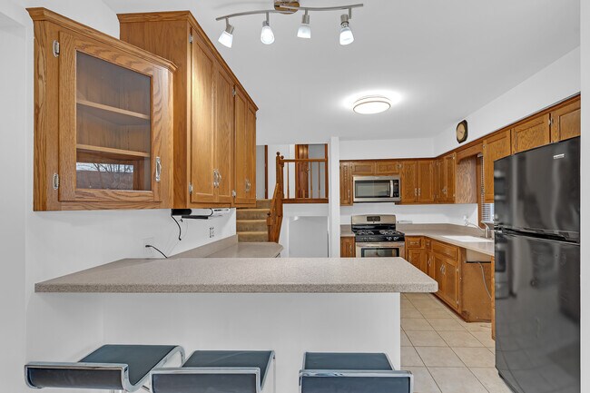 Building Photo - 1N280 Morse St